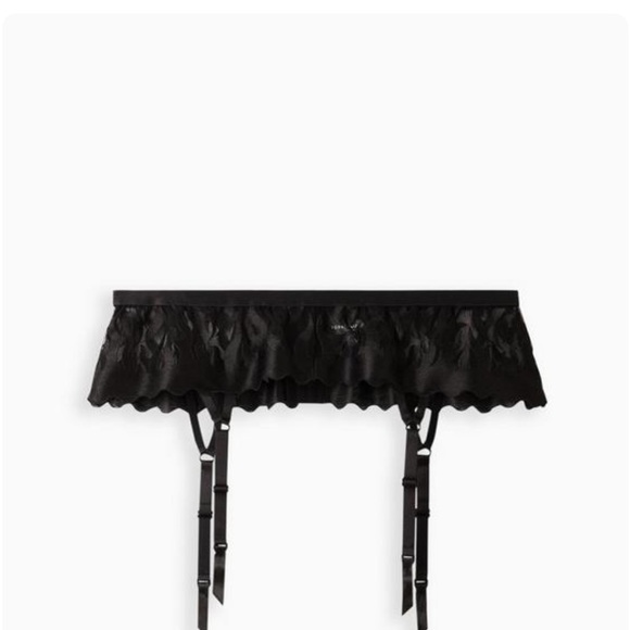 Garter belt torrid flames 🔥 - Picture 3 of 5